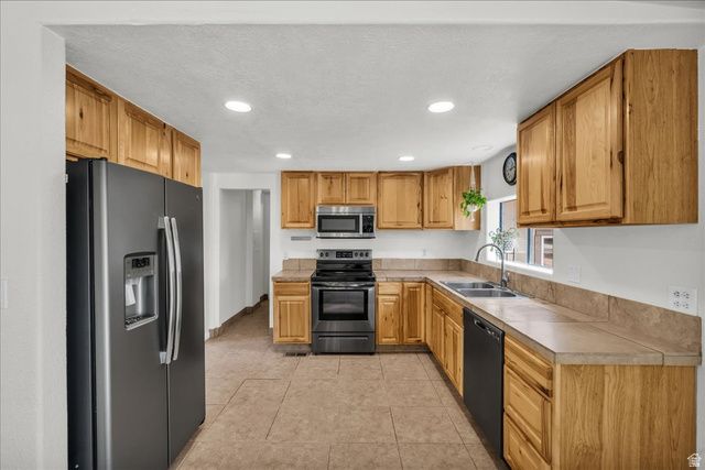 5 S MAIN ST, Ivins, UT 84738