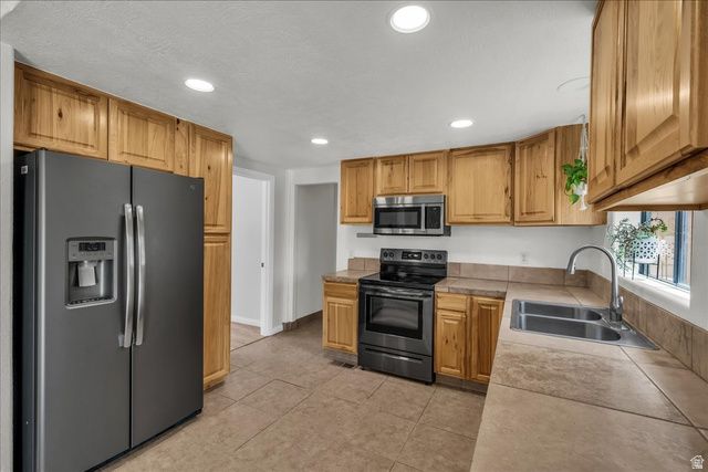 5 S MAIN ST, Ivins, UT 84738