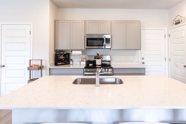 641 Emerson Ln, Westmoreland, TN 37186