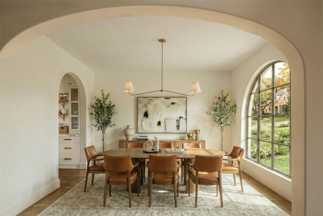 6729 Ravendale Lane, Dallas, TX 75214