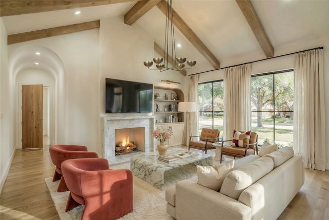 6729 Ravendale Lane, Dallas, TX 75214