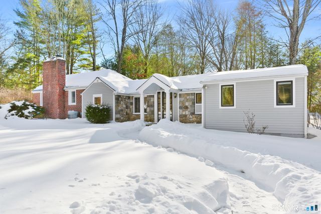 815 Valley Road, New Canaan, CT 06840