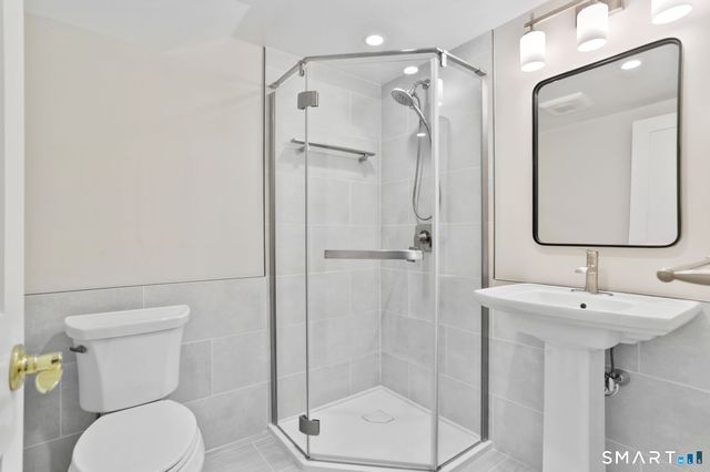 815 Valley Road, New Canaan, CT 06840