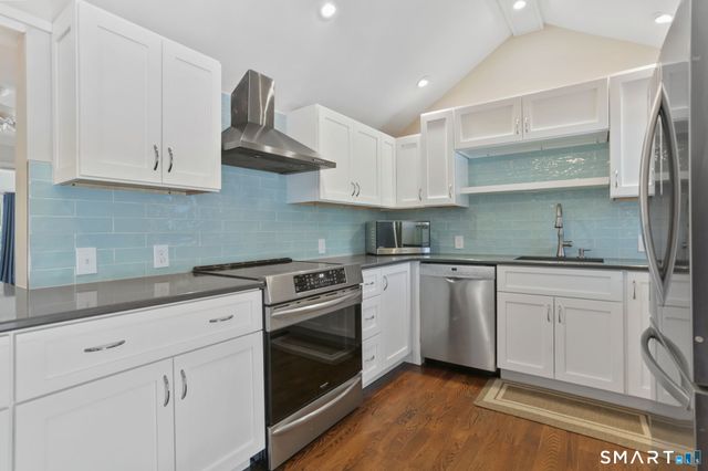 815 Valley Road, New Canaan, CT 06840