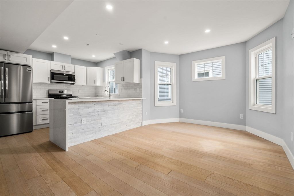 679 Columbia Road 4, Boston, MA 02125