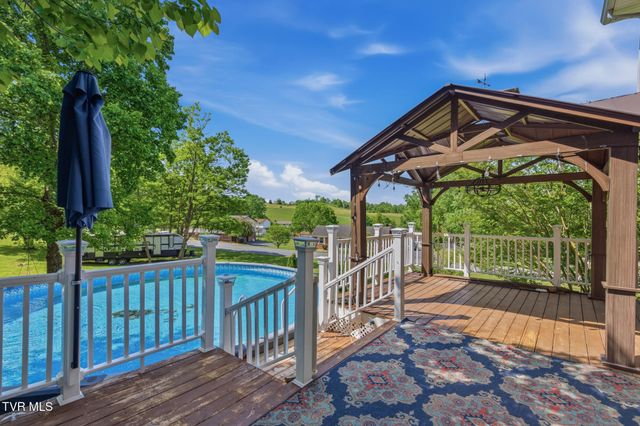 1188 White Top Road, Bluff City, TN 37618