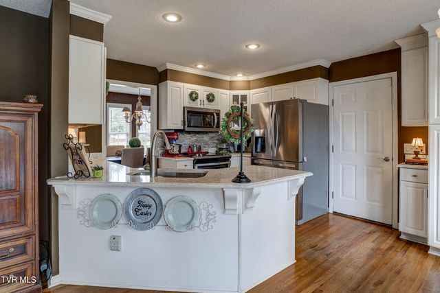 1188 White Top Road, Bluff City, TN 37618