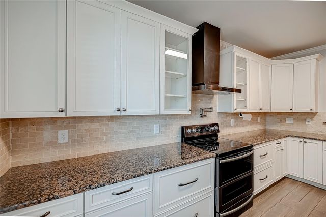 346 Apache Field Lane, La Marque, TX 77568