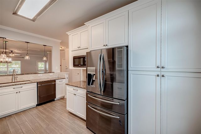 346 Apache Field Lane, La Marque, TX 77568