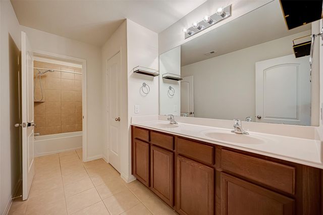 346 Apache Field Lane, La Marque, TX 77568