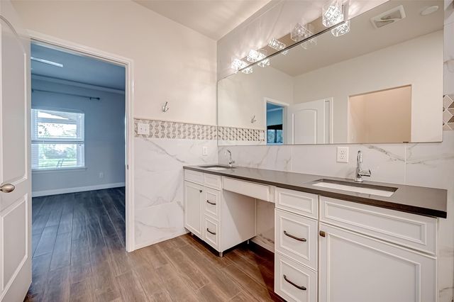 346 Apache Field Lane, La Marque, TX 77568