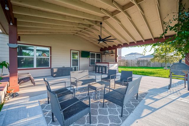 346 Apache Field Lane, La Marque, TX 77568