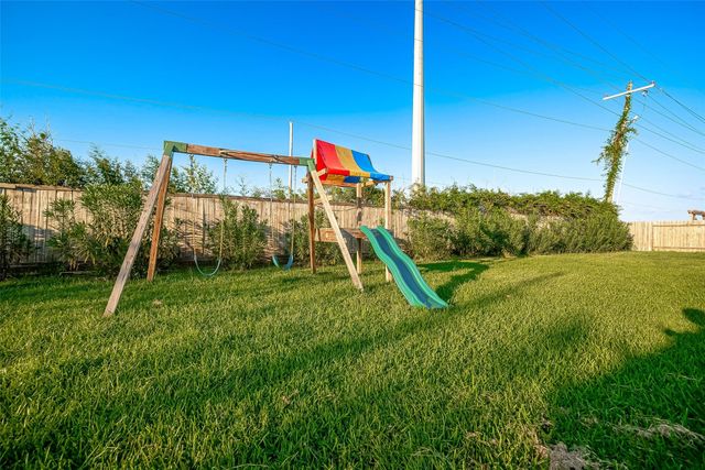 346 Apache Field Lane, La Marque, TX 77568