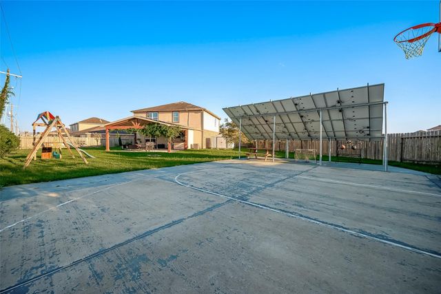346 Apache Field Lane, La Marque, TX 77568
