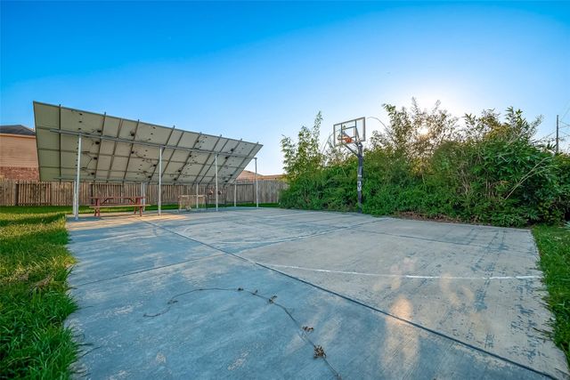 346 Apache Field Lane, La Marque, TX 77568