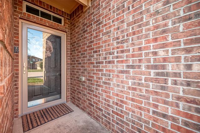 346 Apache Field Lane, La Marque, TX 77568