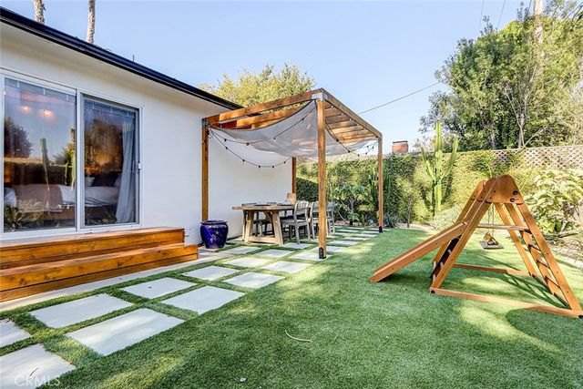 11912 Mccune, Los Angeles, CA 90066