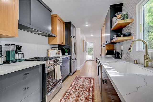 11912 Mccune, Los Angeles, CA 90066