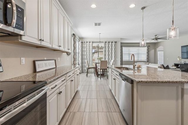 19328 BREYNIA DR, Lutz, FL 33558