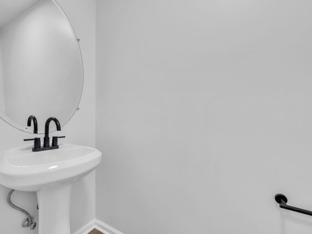 1321 Loren Cir, Clarksville, TN 37042