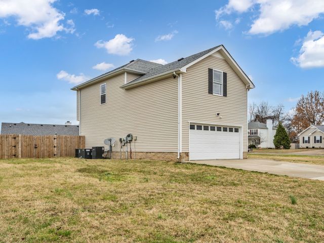 1321 Loren Cir, Clarksville, TN 37042