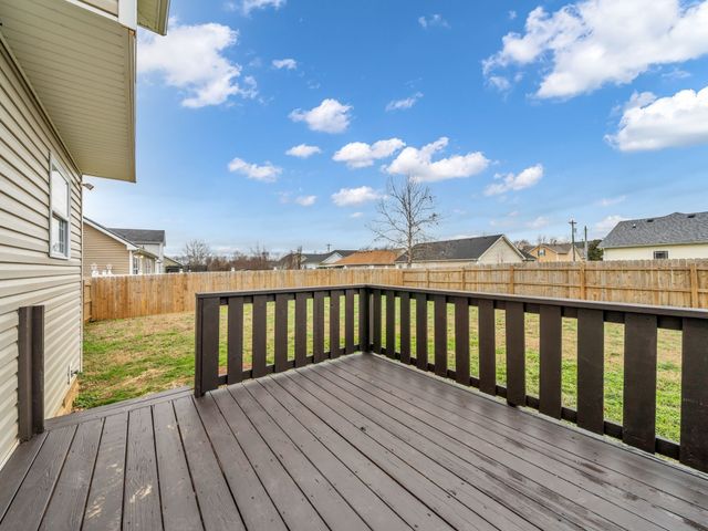 1321 Loren Cir, Clarksville, TN 37042