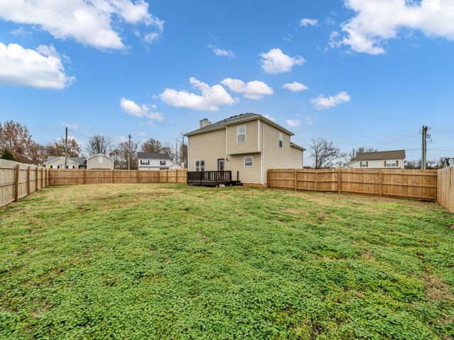 1321 Loren Cir, Clarksville, TN 37042