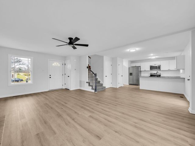 1321 Loren Cir, Clarksville, TN 37042