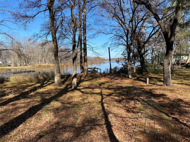 1533 Willow Drive, Wills Point, TX 75169