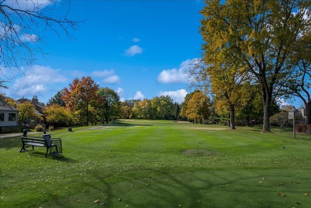 868 Longmeadow Court, Lake Barrington, IL 60010