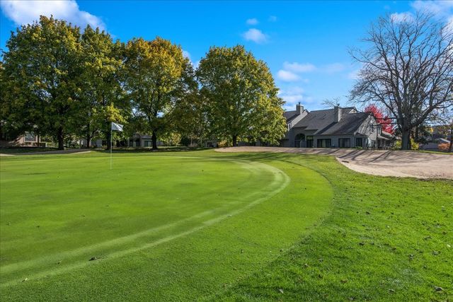 868 Longmeadow Court, Lake Barrington, IL 60010