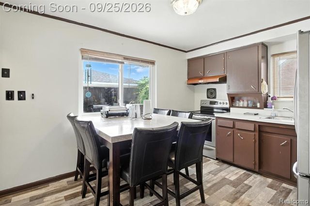 20811 Crestmont Lane, Dearborn Heights, MI 48127