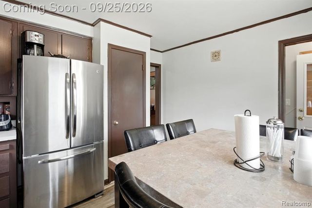 20811 Crestmont Lane, Dearborn Heights, MI 48127