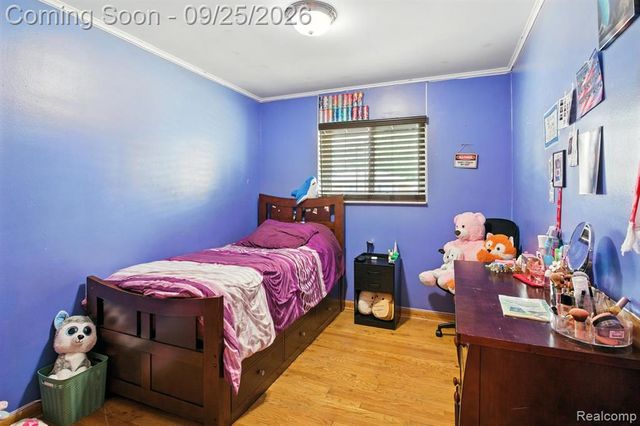 20811 Crestmont Lane, Dearborn Heights, MI 48127
