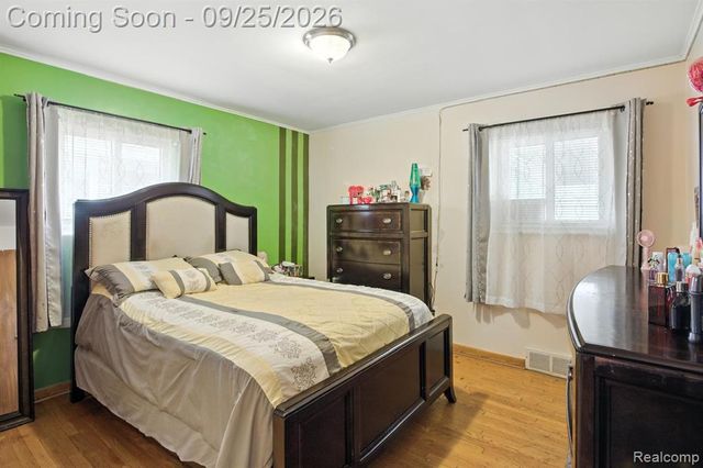 20811 Crestmont Lane, Dearborn Heights, MI 48127