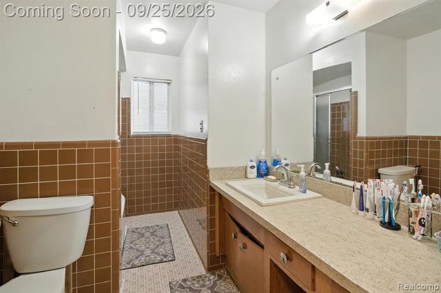 20811 Crestmont Lane, Dearborn Heights, MI 48127