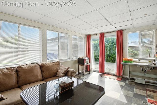 20811 Crestmont Lane, Dearborn Heights, MI 48127