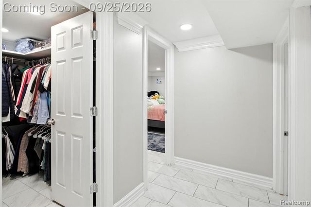 20811 Crestmont Lane, Dearborn Heights, MI 48127