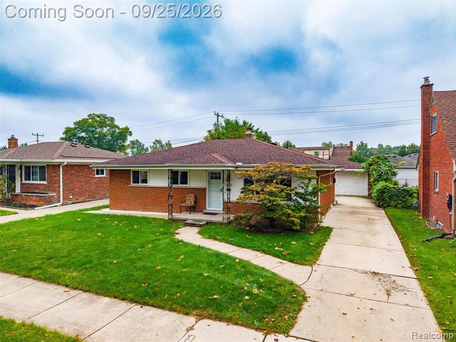 20811 Crestmont Lane, Dearborn Heights, MI 48127
