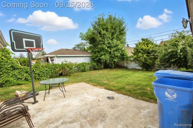 20811 Crestmont Lane, Dearborn Heights, MI 48127