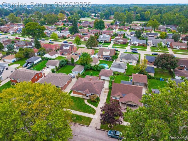 20811 Crestmont Lane, Dearborn Heights, MI 48127