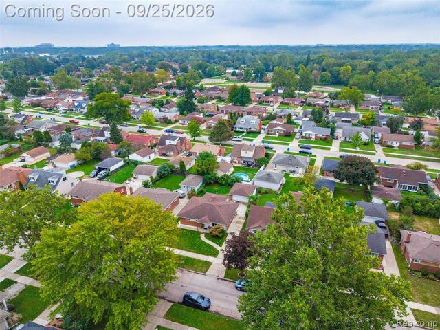 20811 Crestmont Lane, Dearborn Heights, MI 48127