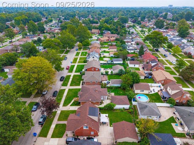 20811 Crestmont Lane, Dearborn Heights, MI 48127