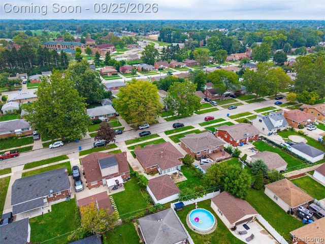 20811 Crestmont Lane, Dearborn Heights, MI 48127