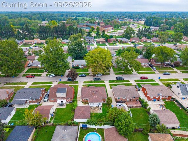 20811 Crestmont Lane, Dearborn Heights, MI 48127