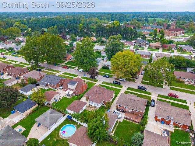 20811 Crestmont Lane, Dearborn Heights, MI 48127