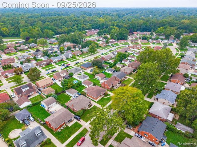 20811 Crestmont Lane, Dearborn Heights, MI 48127