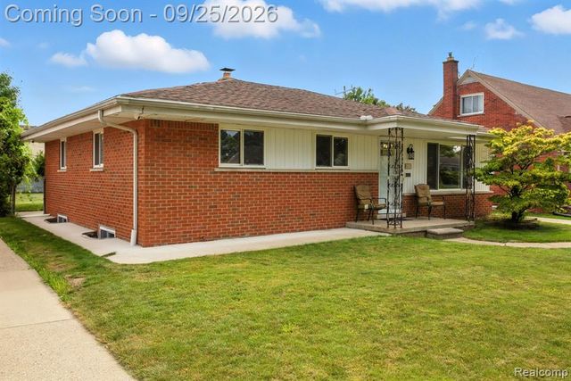 20811 Crestmont Lane, Dearborn Heights, MI 48127