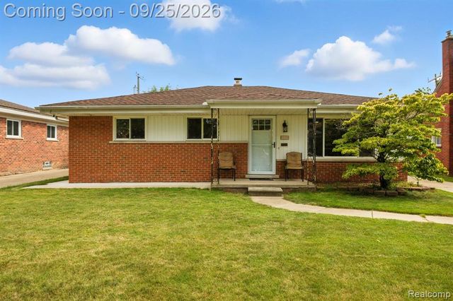 20811 Crestmont Lane, Dearborn Heights, MI 48127