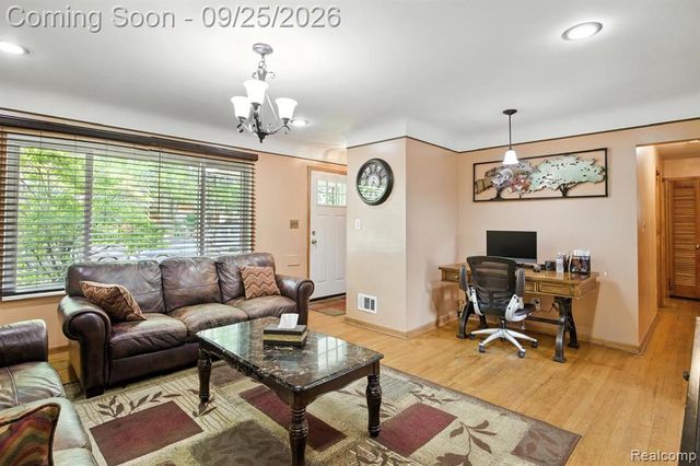 20811 Crestmont Lane, Dearborn Heights, MI 48127